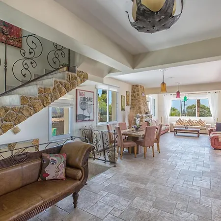 Four Bedrooms 1309 *