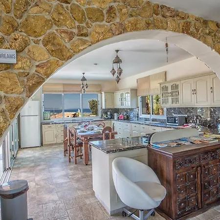 Four Bedrooms 1309