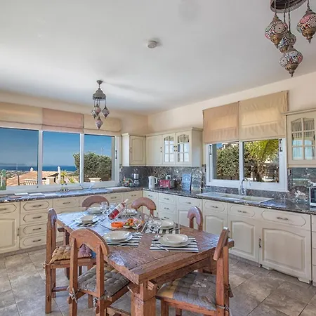 Four Bedrooms 1309 *